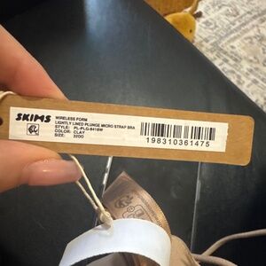 NWT Skim 32dd wireless lightly lined micro strap Bra